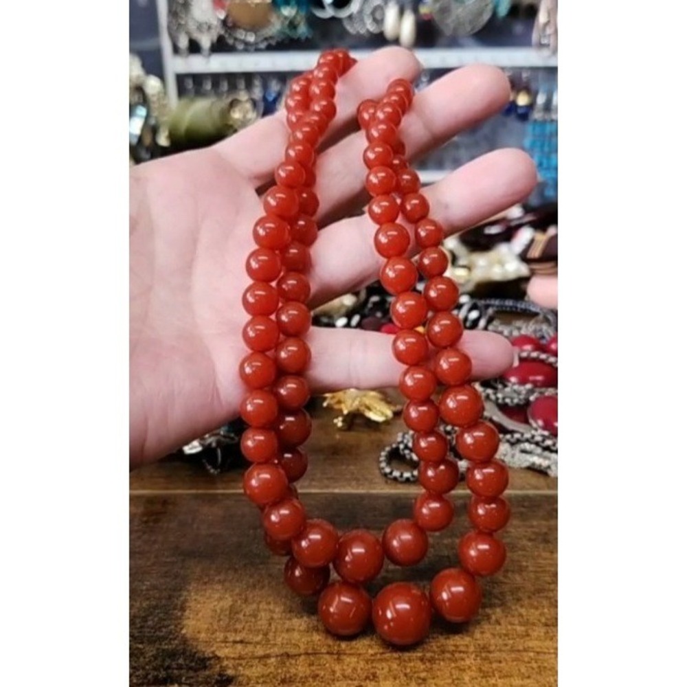 Vintage Bakelite Red Orange Strand Graduated Bead Necklace Round Clasp 16 Inch - Picture 3 of 13